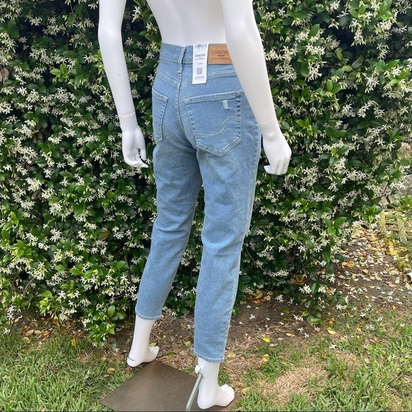 NWT Signature Gold Levi’s Mom Distressed Crop Jeans - Picture 5 of 12